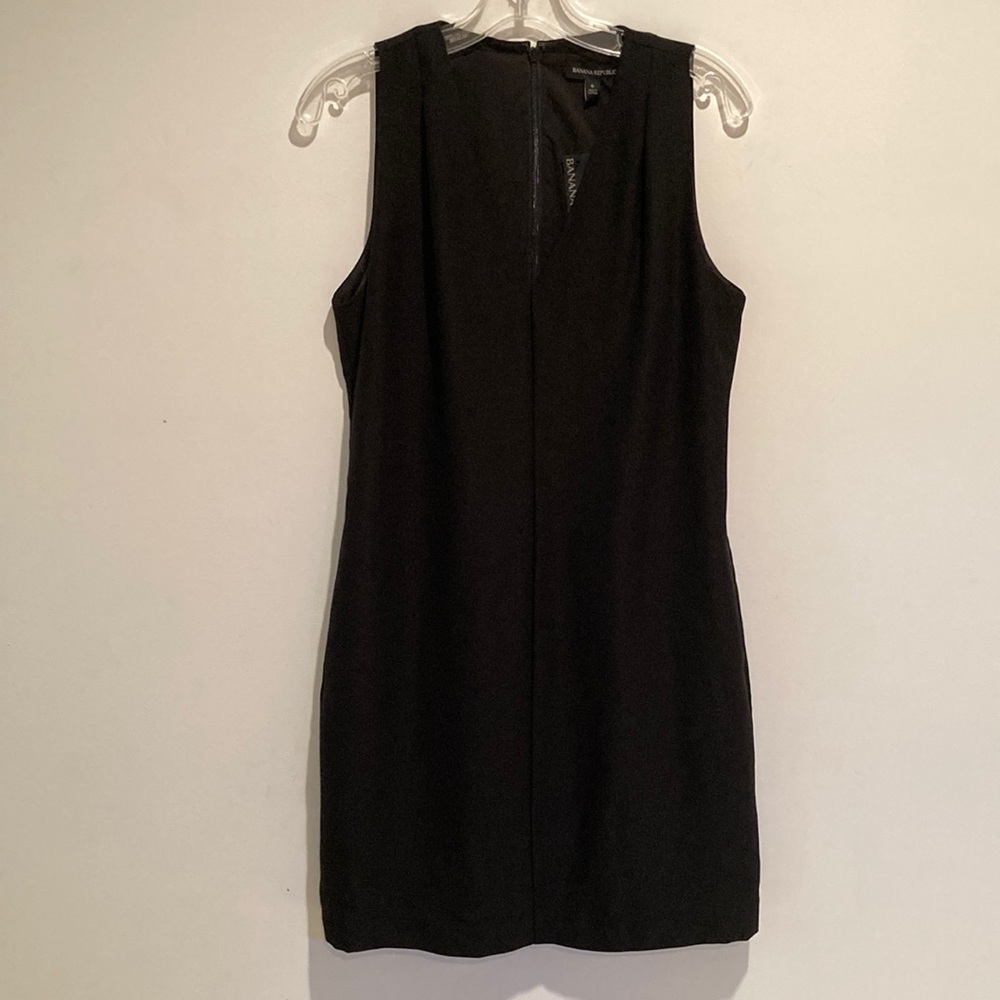 Banana Republic Black Sleeveless V Neck Sheath Dress Size 6 NWT
